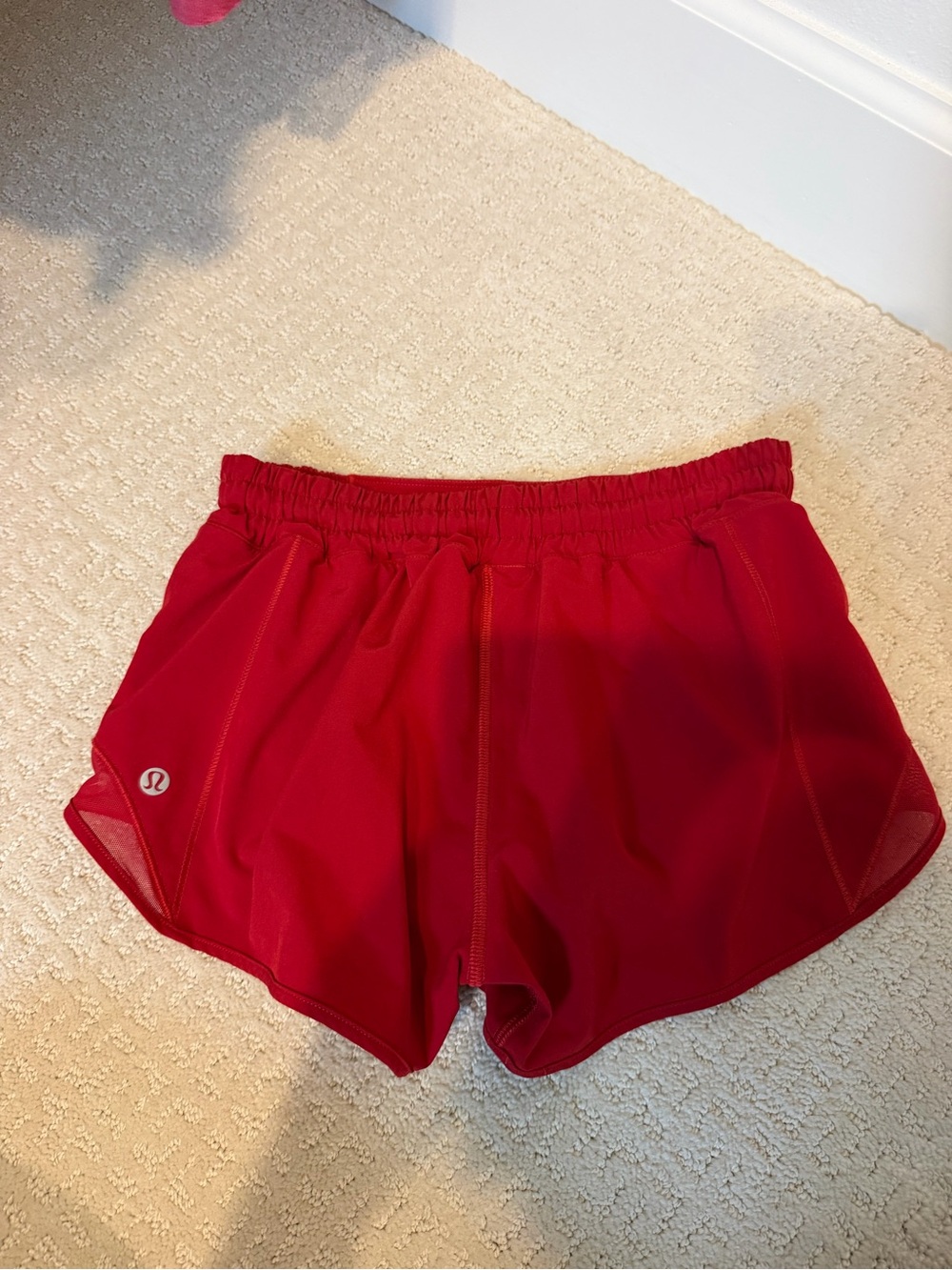 lululemon athletica hotty hot short 2.5” dark red